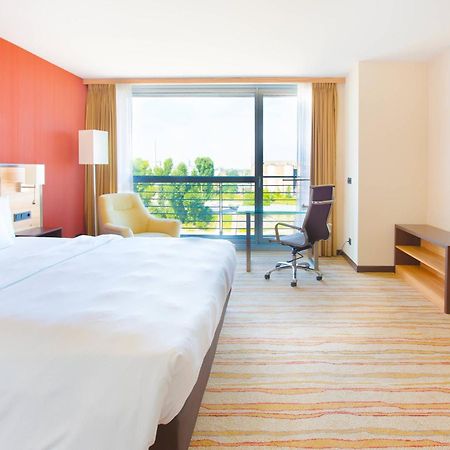 Courtyard By Marriott Duesseldorf Hafen Hotel Exterior photo