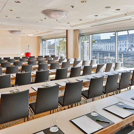 Courtyard By Marriott Duesseldorf Hafen Hotel Exterior photo