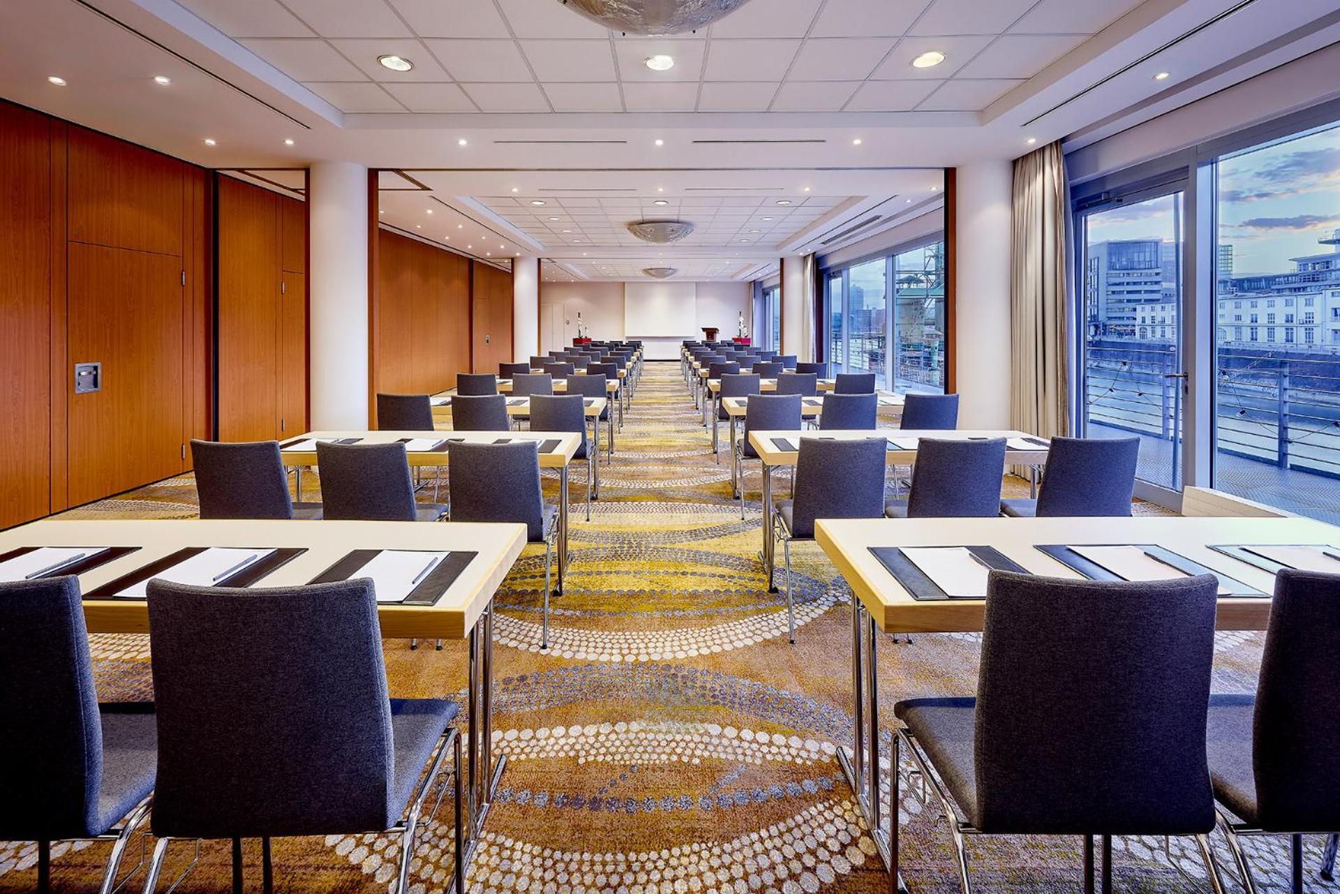 Courtyard By Marriott Duesseldorf Hafen Hotel Exterior photo