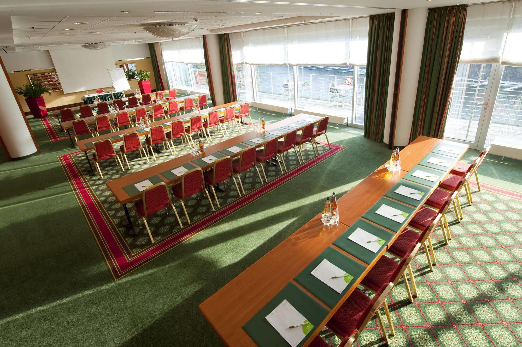 Courtyard By Marriott Duesseldorf Hafen Hotel Exterior photo