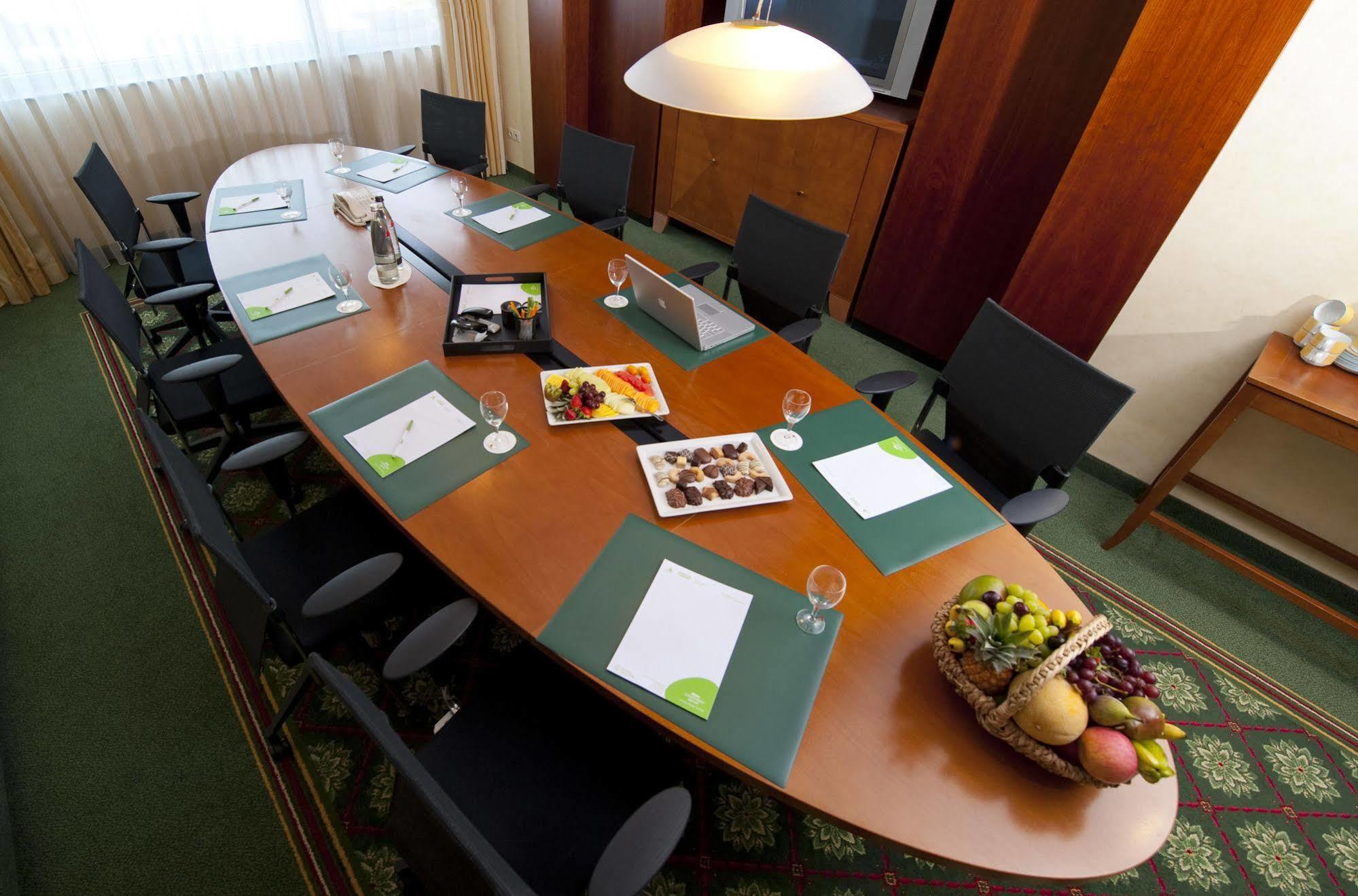Courtyard By Marriott Duesseldorf Hafen Hotel Exterior photo