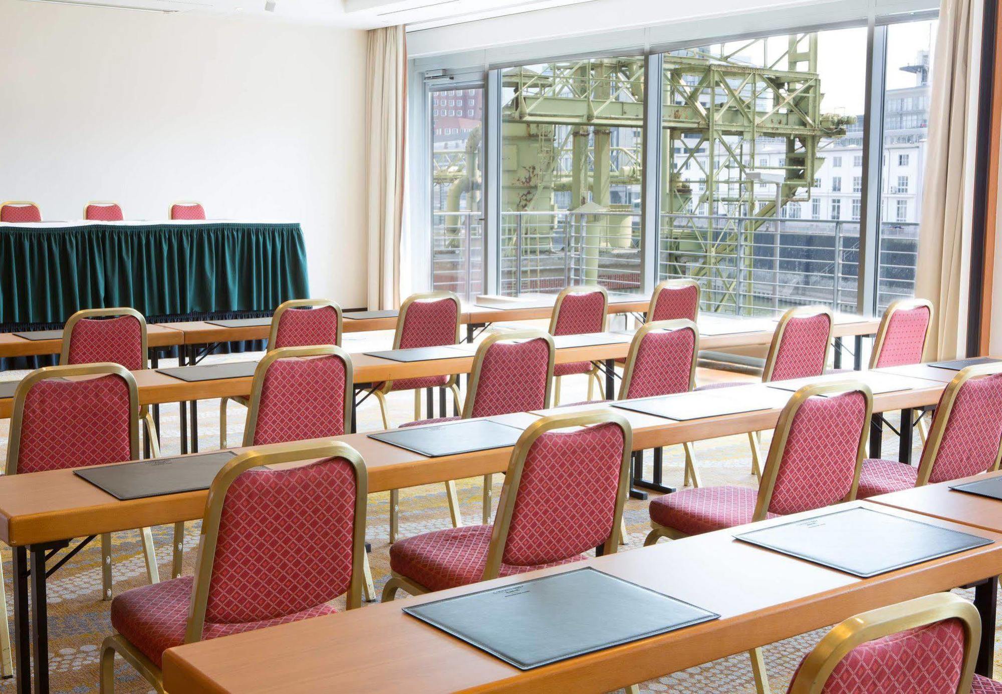 Courtyard By Marriott Duesseldorf Hafen Hotel Exterior photo
